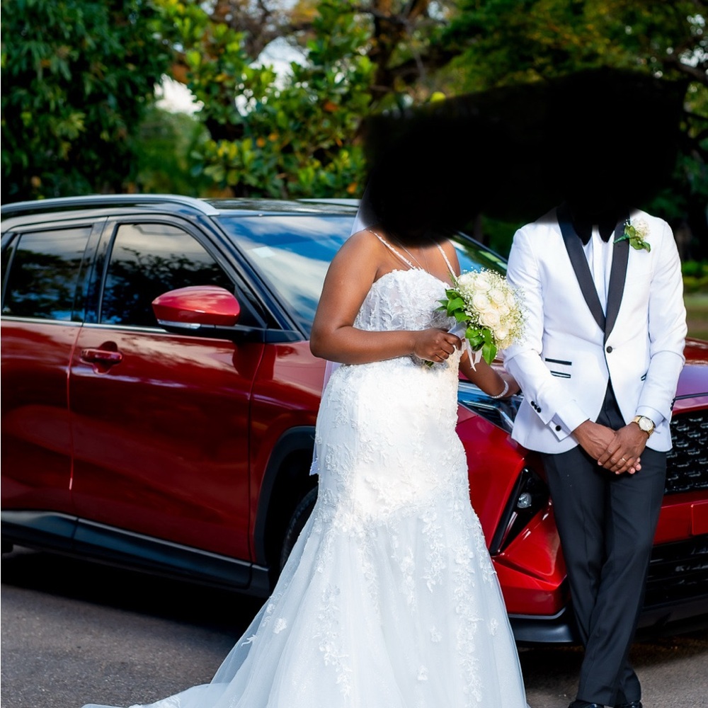 Elegant White Lace Wedding Dress